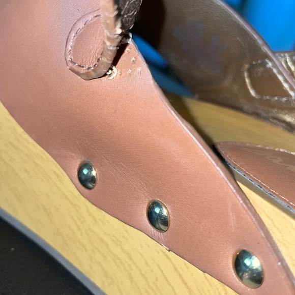 Sam Edelman Brown Bentlee Platform Studded Sandals 
Women's Size: 6.5M - Picture 4 of 4
